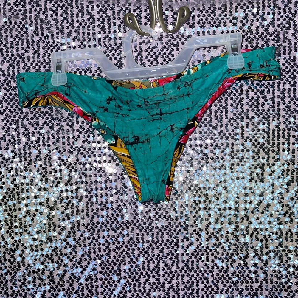 Reversible Swimsuit 🦋🐠 - Picture 8 of 8